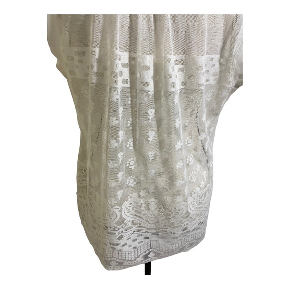 Cabi womens white lace sleeves blouse. Size Medium. Button down. - Picture 7 of 10